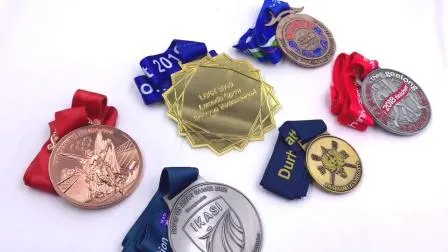 Medalla y trofeo antiguos del medallón del fútbol de la aleación del cinc del palo de senderismo del oro de encargo
